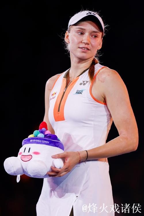 2026宁波网球公开赛：莱巴金娜勇夺女子单打冠军